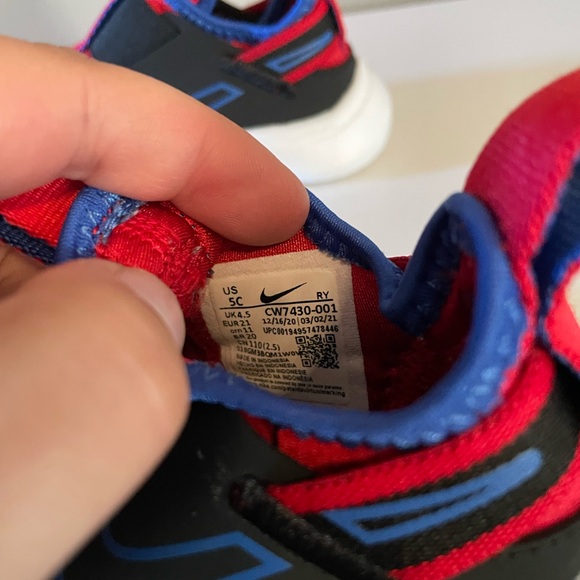 Nike Toddler Black and Red Shoes. Size 5 - Picture 7 of 11